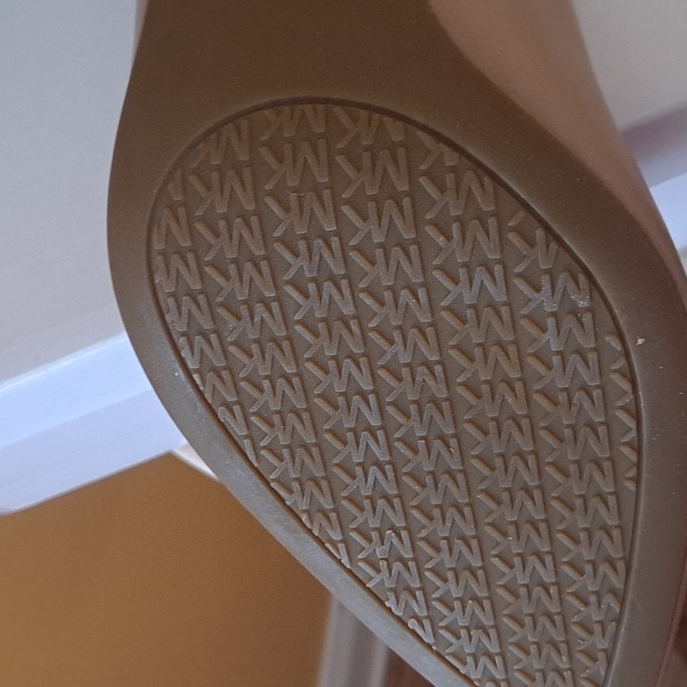 Shoes - Picture 4 of 4